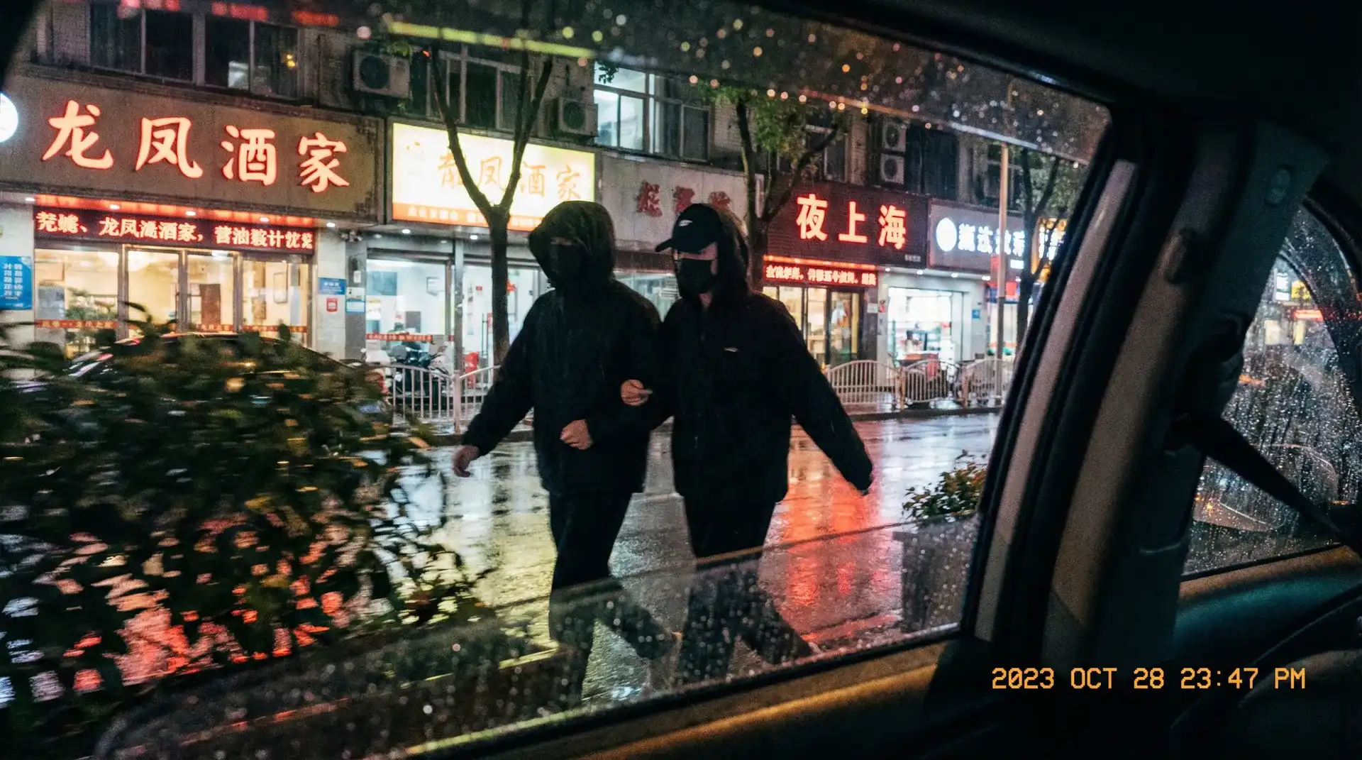 球速体育app - 顶流明星深夜密会现场抓拍照片